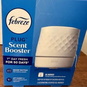 NWT Febreze Plug Scent Booster Oil Warmer